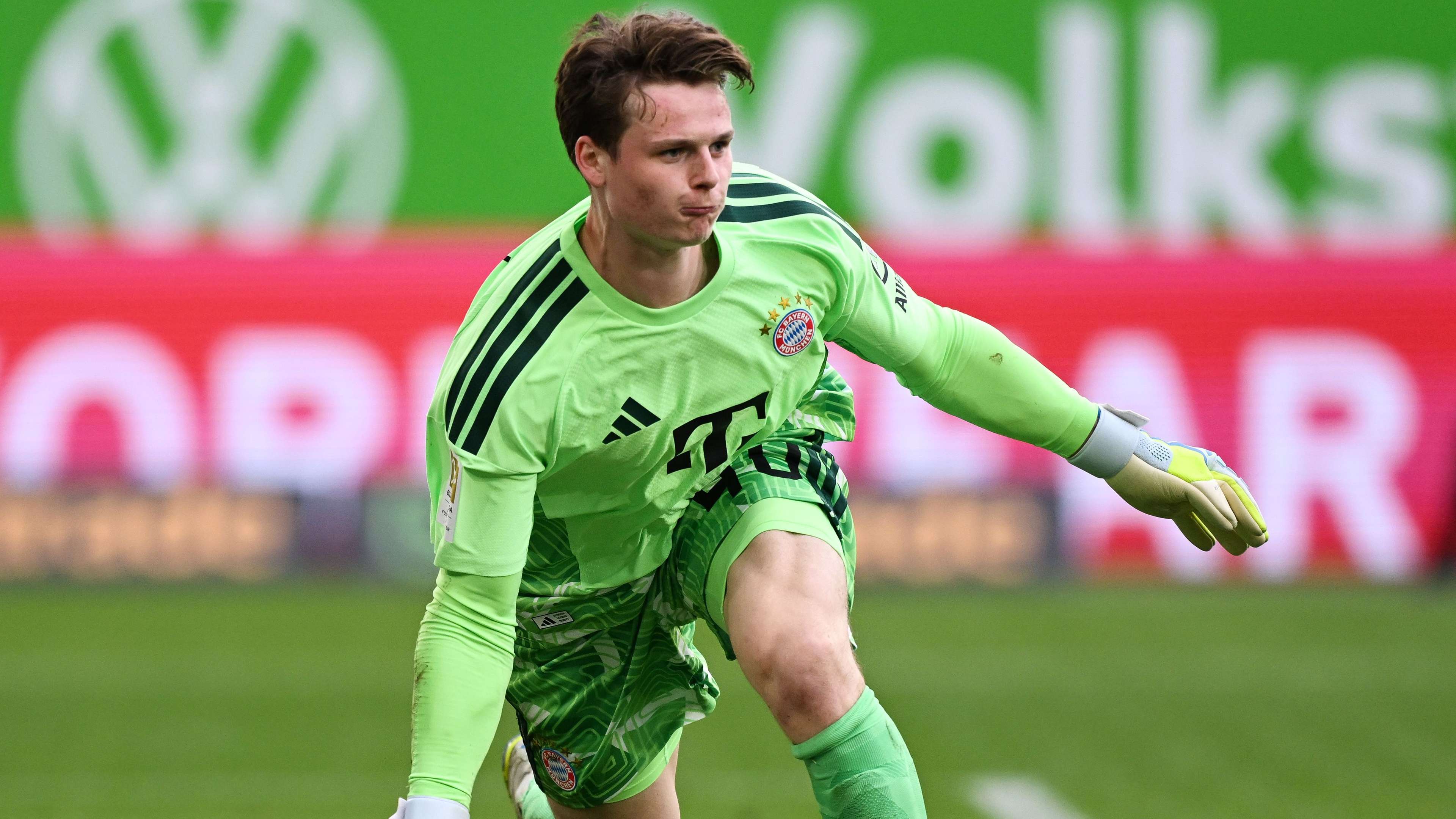 Jonas Urbig Milestone Triggers €2m Bayern Payment to Cologne